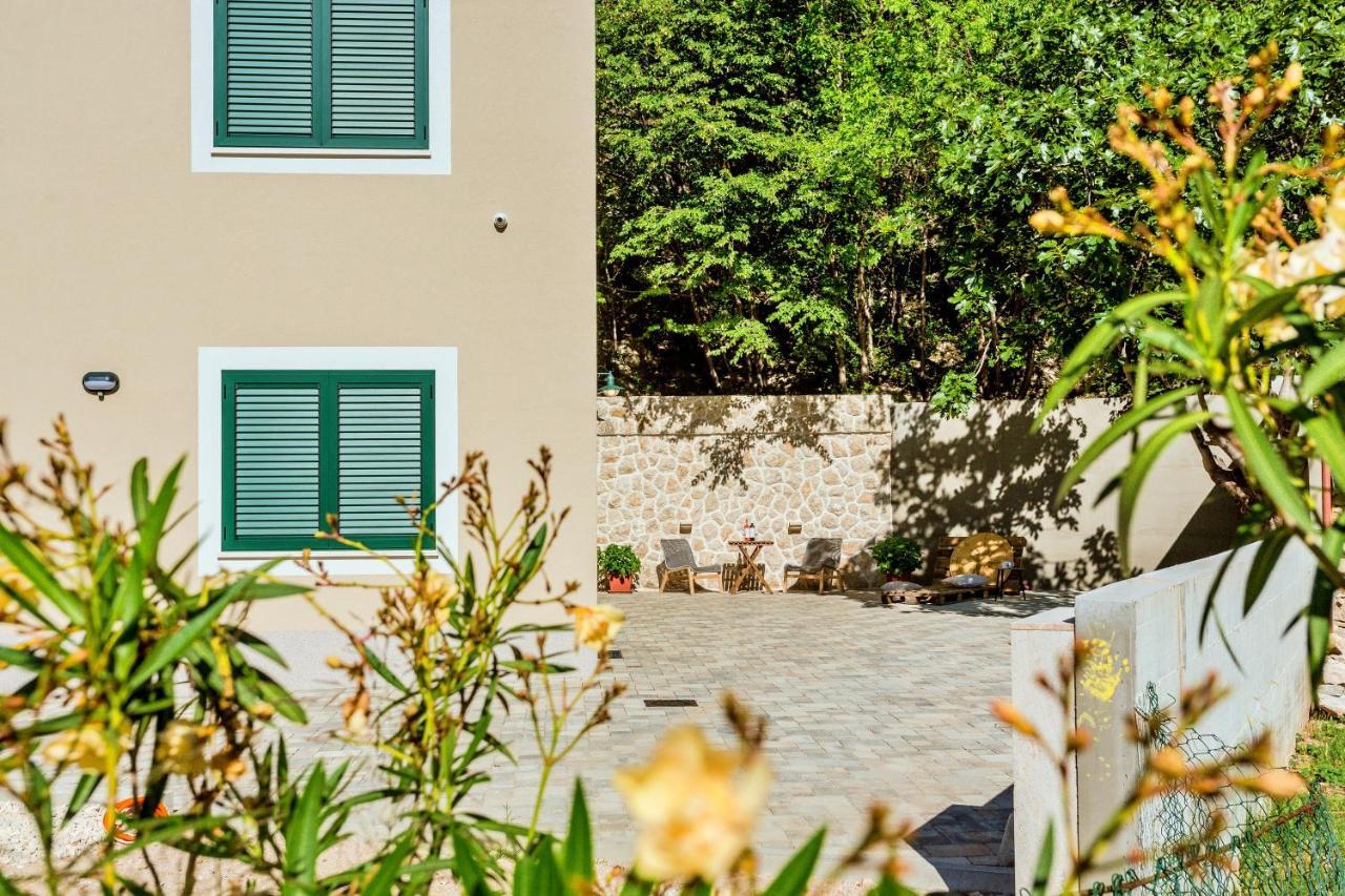 Apartments Ivica Омиш Экстерьер фото